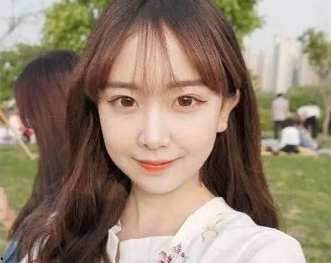 吃瓜网红黄色头发女孩,揭秘黄色头发女孩的时尚魅力  第3张